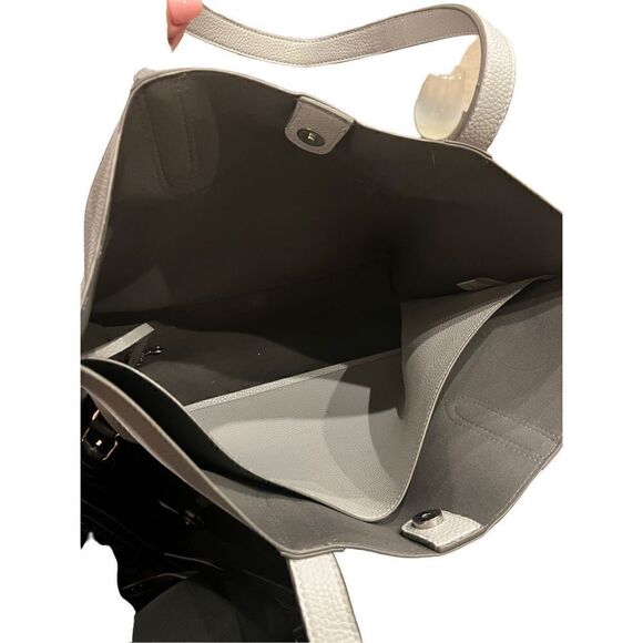 Gray tote with pebbled leather look - Picture 5 of 9